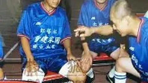 张小楠和熊诗芮在亚冬会女子坡面障碍技巧项目中夺得金牌银牌